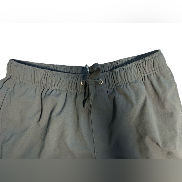 Rhone Performance Stretch 7" Inseam Shorts Charcoal Medium - Picture 2 of 6